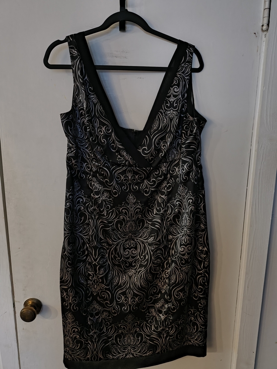 Jones Wear Dresses & Skirts - Jones Wear Black Midi Dress with Silver Baroque Print